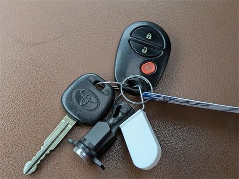 Used 2011 Toyota Tundra Limited image 33