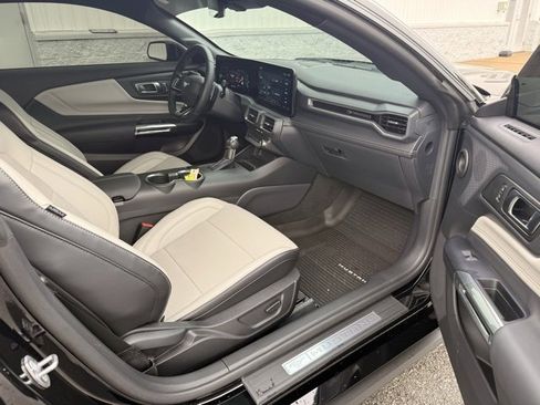 Used 2024 Ford Mustang GT Premium image 15