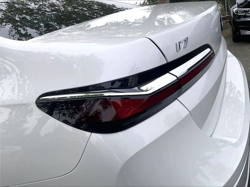 Certified 2024 BMW i7 xDrive60 AWD/4WD image 30