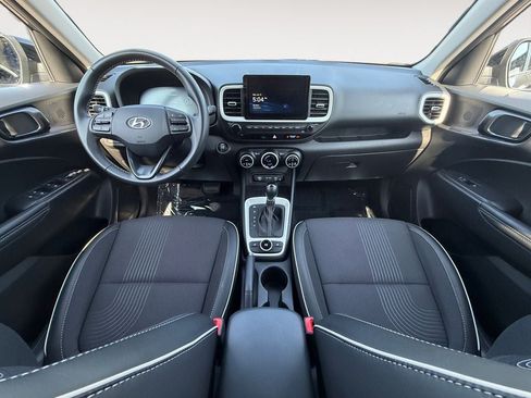 Used 2025 Hyundai Venue Limited FWD image 11