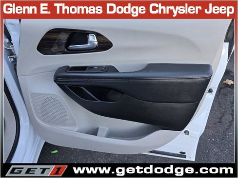 Certified 2024 Chrysler Pacifica Limited image 37