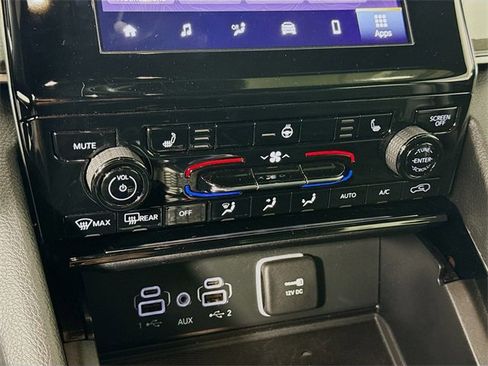 Used 2023 Jeep Grand Cherokee L Laredo image 15