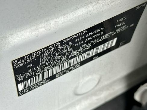 Used 2018 Toyota RAV4 Limited image 25