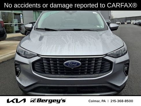 Used 2023 Ford Escape Platinum w/ Premium Technology Package FWD image 2