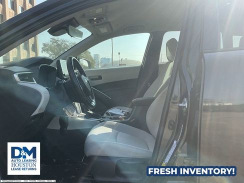 Used 2023 Toyota Corolla Cross LE image 8