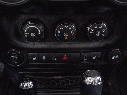 Used 2012 Jeep Wrangler Unlimited Rubicon w/ Dual Top Group AWD/4WD image 34