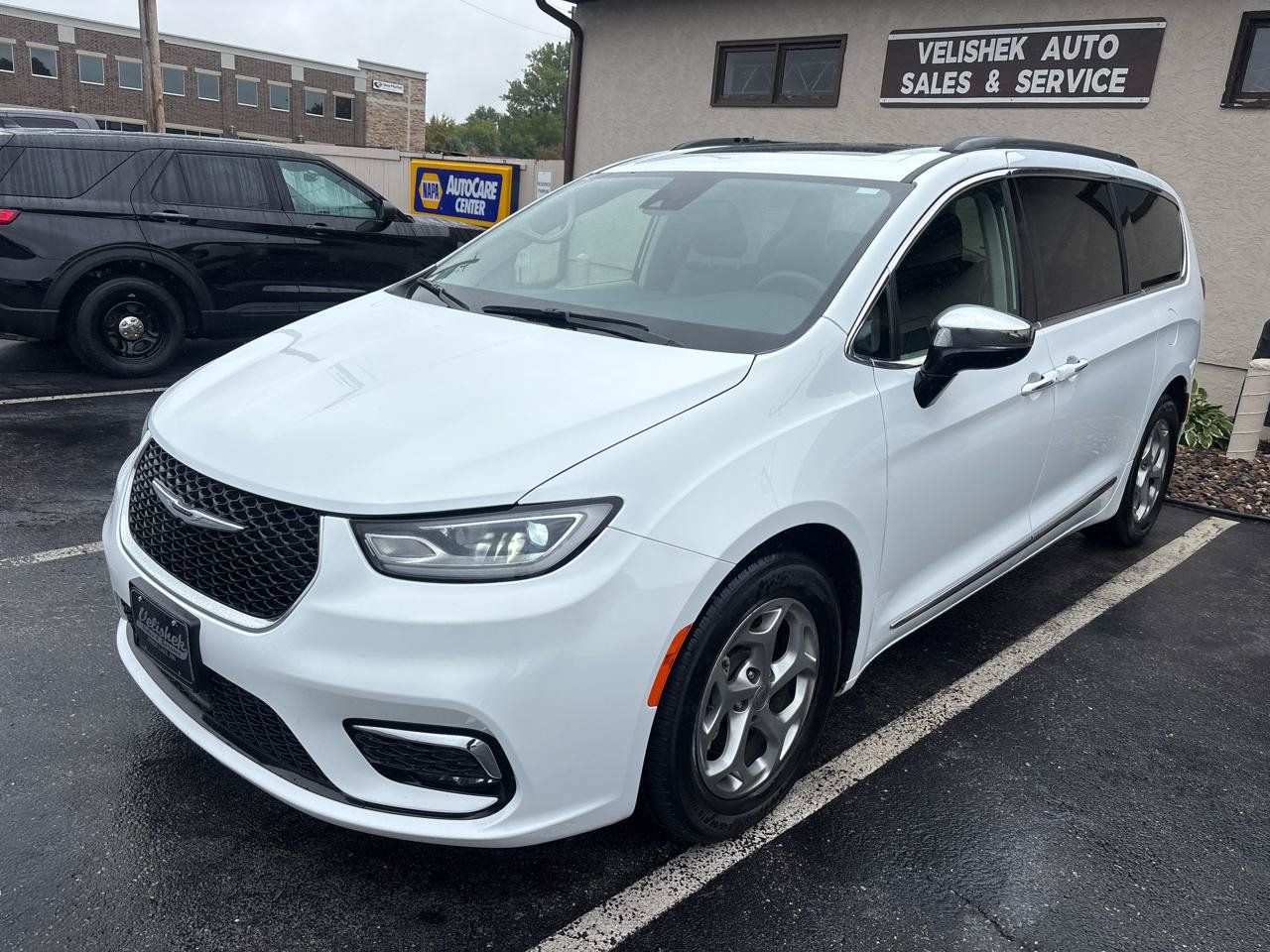 Used 2023 Chrysler Pacifica Limited FWD image 7