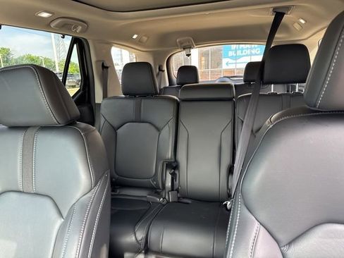 Used 2025 Honda Pilot Touring image 12