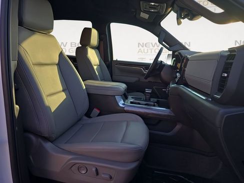 Used 2024 Chevrolet Silverado 1500 LTZ w/ LTZ Convenience Package II AWD/4WD image 15