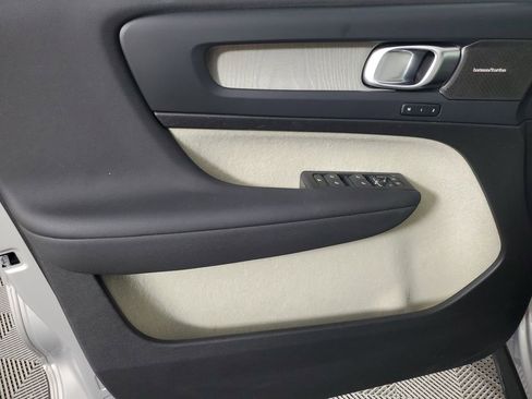 Certified 2025 Volvo XC40 B5 Plus image 21