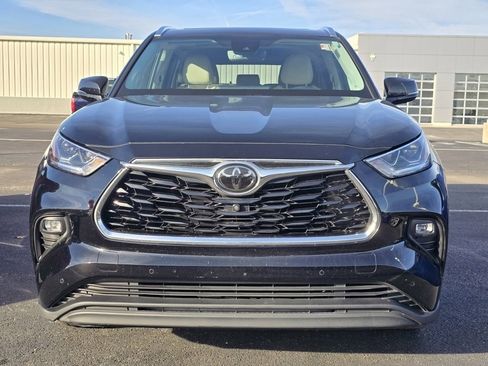 Used 2020 Toyota Highlander Limited image 2