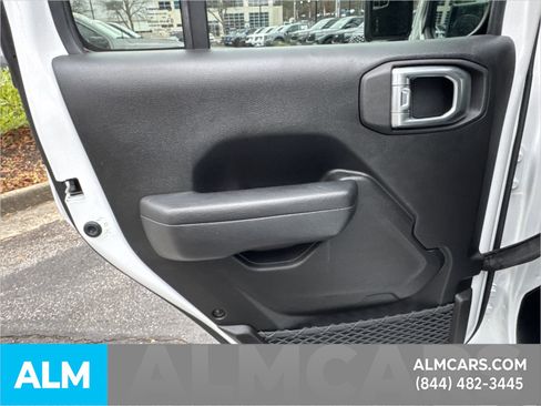 Used 2022 Jeep Gladiator Willys image 24