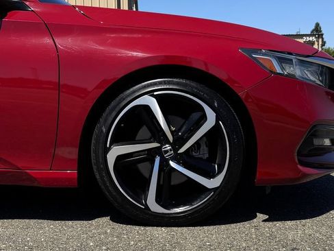 Used 2018 Honda Accord Sport image 10
