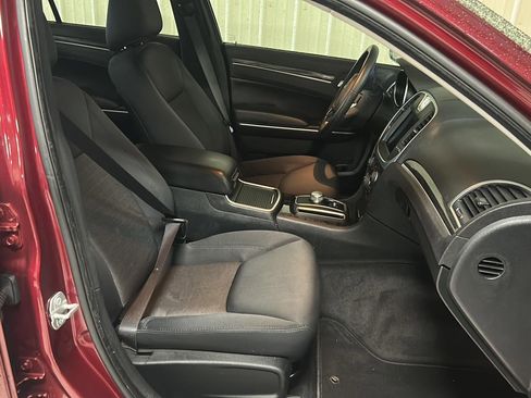 Used 2019 Chrysler 300 Touring w/ Sport Appearance Package AWD/4WD image 13