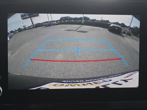 Used 2025 Toyota Sienna LE image 3