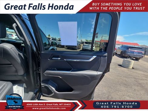 Used 2025 GMC Acadia Elevation w/ Elevation Premium Package AWD/4WD image 17