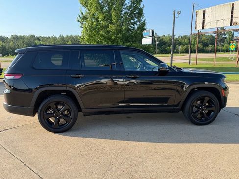 Used 2023 Jeep Grand Cherokee L Laredo AWD/4WD image 6