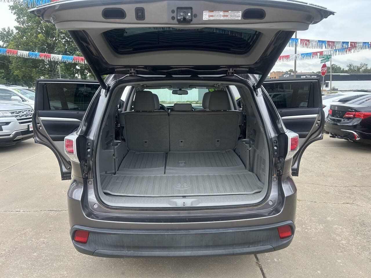 Used 2016 Toyota Highlander XLE AWD/4WD image 32