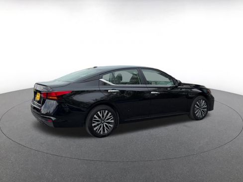 Used 2025 Nissan Altima 2.5 SV image 15