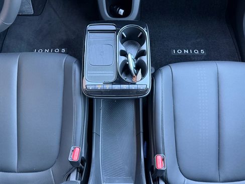 Used 2025 Hyundai Ioniq 5 Limited image 32