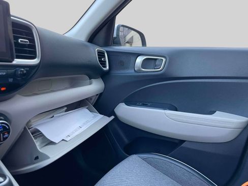 Certified 2023 Hyundai Venue Limited FWD image 33