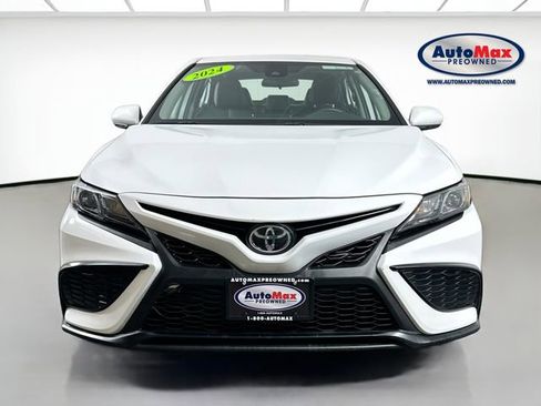 Used 2024 Toyota Camry SE image 6