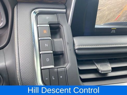 Used 2023 Chevrolet Suburban Premier image 13