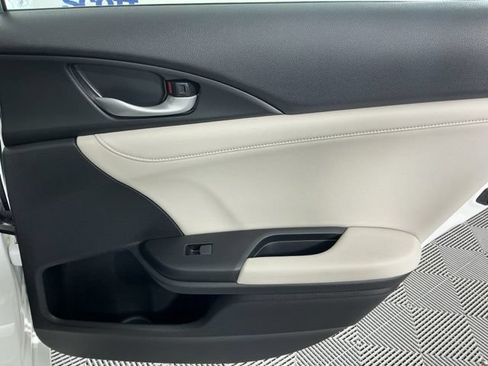 Used 2019 Honda Insight Touring image 11