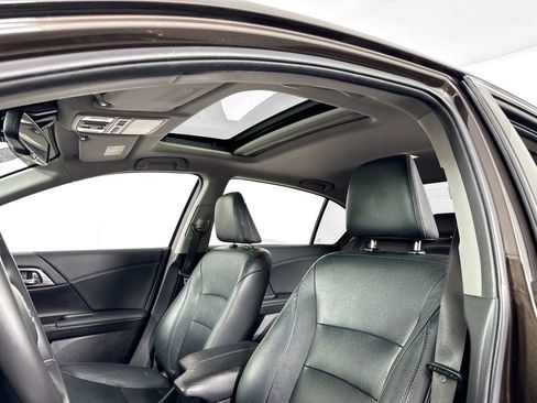 Used 2017 Honda Accord Touring image 26