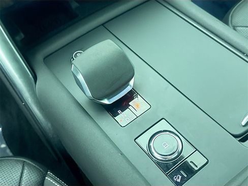 Used 2023 Land Rover Discovery S R-Dynamic image 16