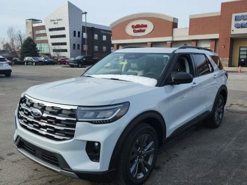 New 2026 Ford Explorer Active w/ Active Comfort Package image 3