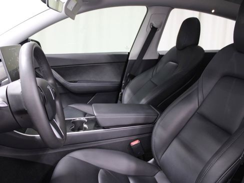 Used 2020 Tesla Model Y Long Range image 13