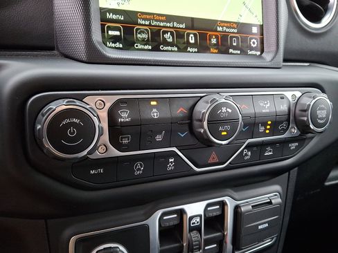Used 2020 Jeep Gladiator Overland w/ Popular Equipment Package AWD/4WD image 15