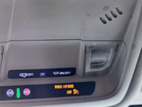 Used 2020 Chevrolet Equinox LT FWD image 22