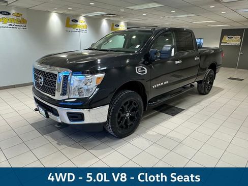 Used 2017 Nissan Titan SV image 2