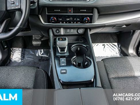 Used 2025 Nissan Rogue SV image 39