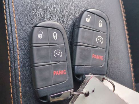 Used 2020 Jeep Compass Limited image 32