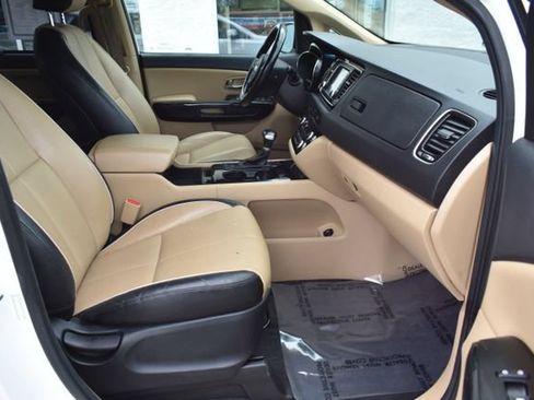 Used 2017 Kia Sedona EX FWD image 46