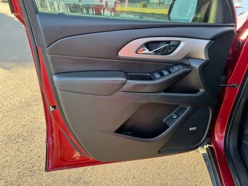 Used 2020 Chevrolet Traverse RS image 15