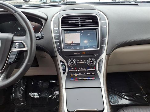 Used 2019 Lincoln Nautilus Reserve w/ Driver Assistance Package image 16