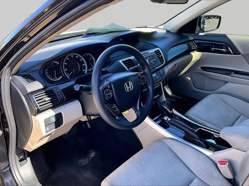Used 2017 Honda Accord LX image 12