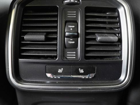 Certified 2025 Porsche Macan AWD/4WD image 37