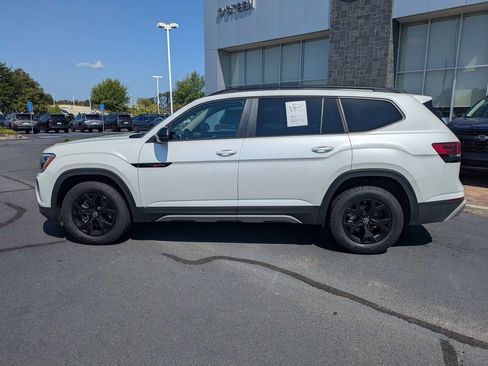 Used 2024 Volkswagen Atlas Peak Edition SEL AWD/4WD image 8