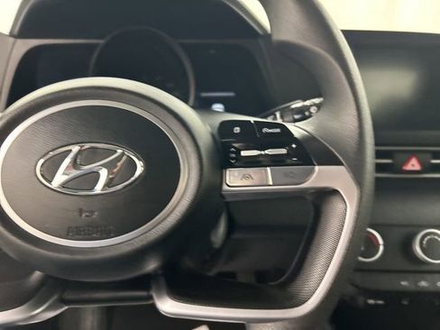 Used 2023 Hyundai Elantra SE image 12