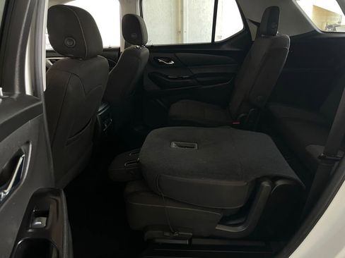 Used 2018 Chevrolet Traverse LT FWD image 15