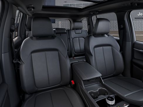 New 2026 Jeep Grand Cherokee Limited RWD image 16