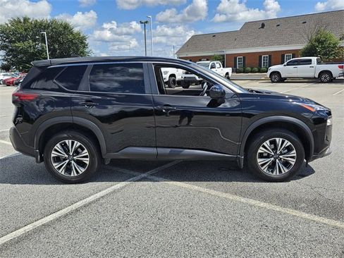 Used 2023 Nissan Rogue SV image 14