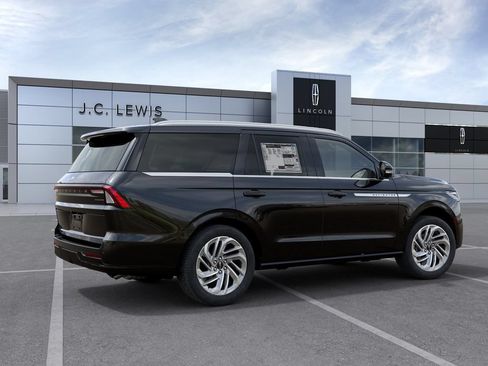 New 2027 Lincoln Navigator Reserve AWD/4WD image 6
