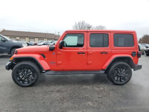Used 2025 Jeep Wrangler Sahara image 2