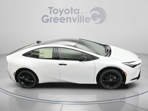 Used 2025 Toyota Prius FWD image 17